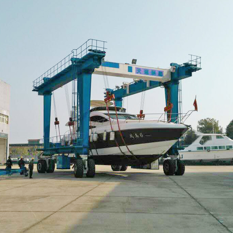 Travel Lift Yacht Crane